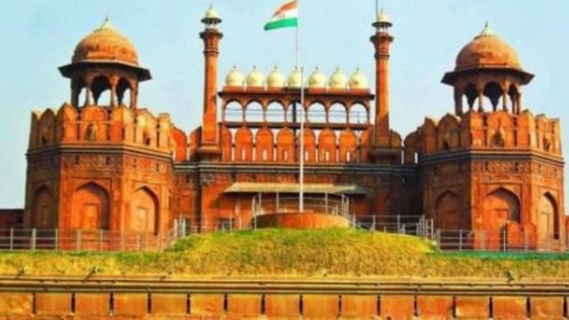 Visit Red fort in Delhi during your vacation in Delhi
