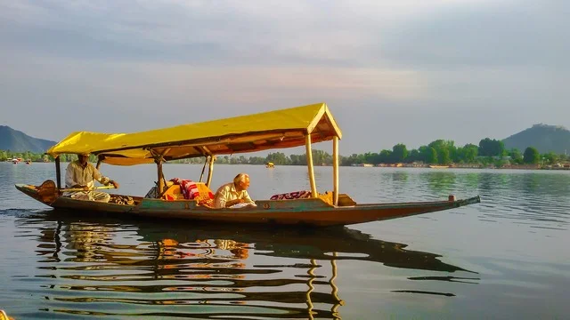 Srinagar (Altitude 1.585 m)